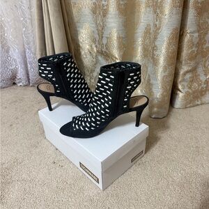 Nina New York Originals Elegant Black and White Heeled Boots